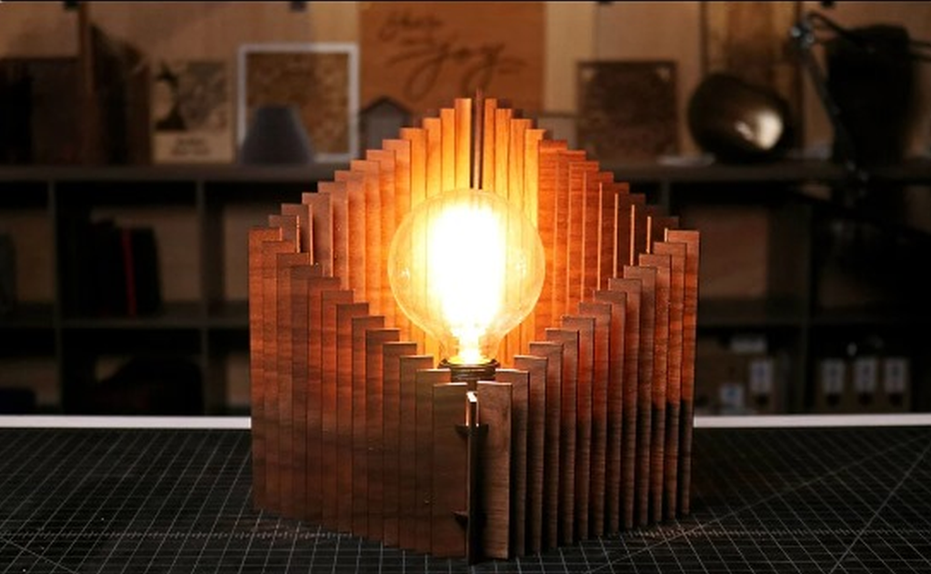 Lampe montagne (1 pièce) + douille et ampoule